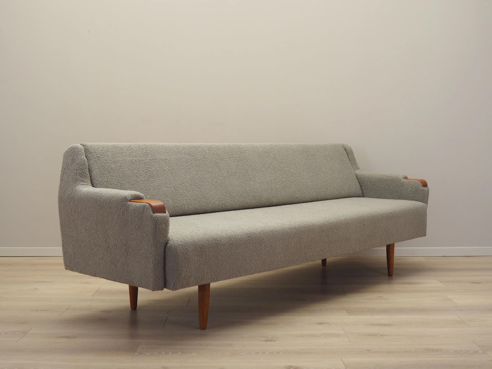 Sofa, szary boucle, teak, Dania, lata 70. - 36797