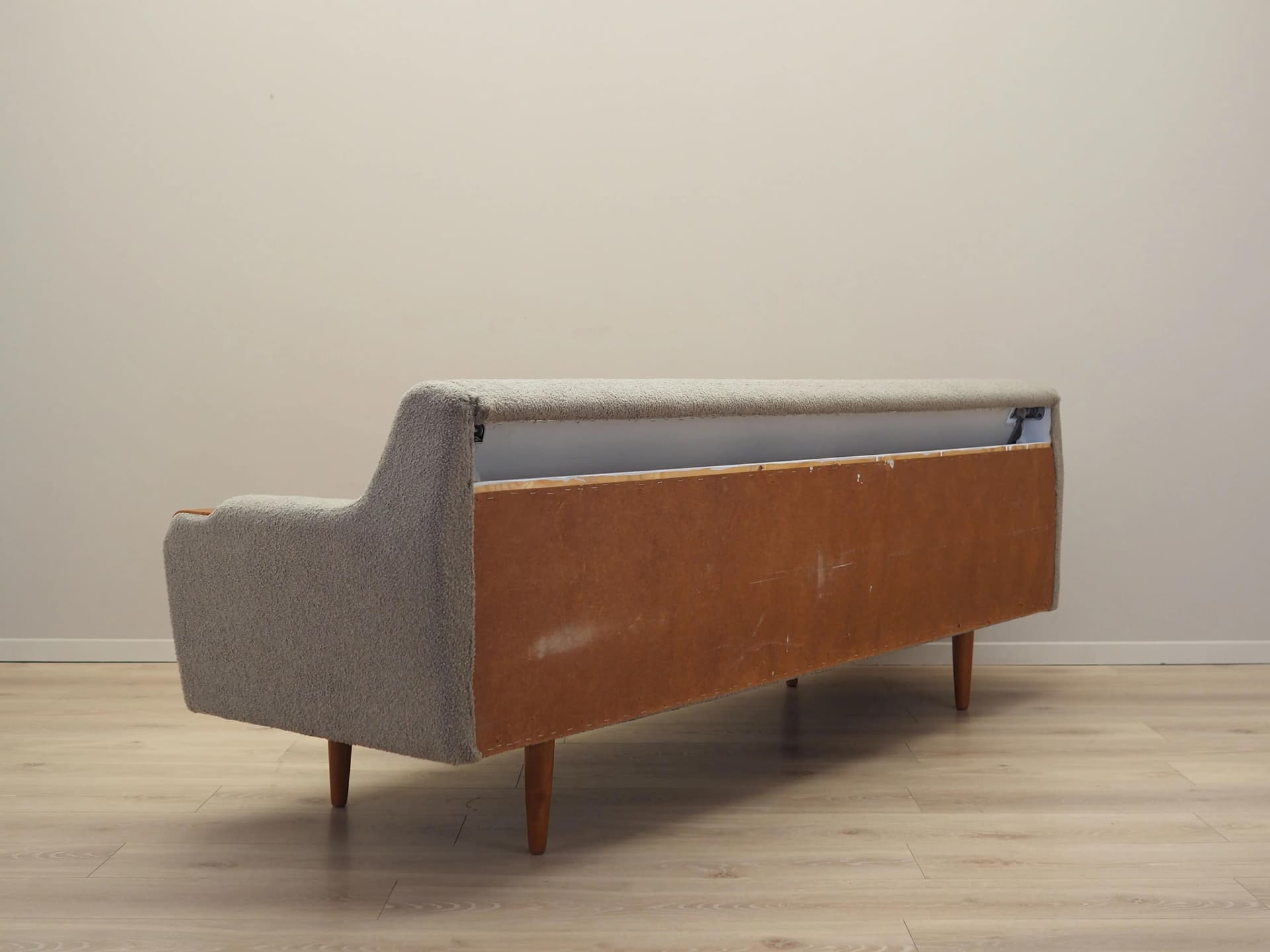 Sofa, szary boucle, teak, Dania, lata 70. - 36796