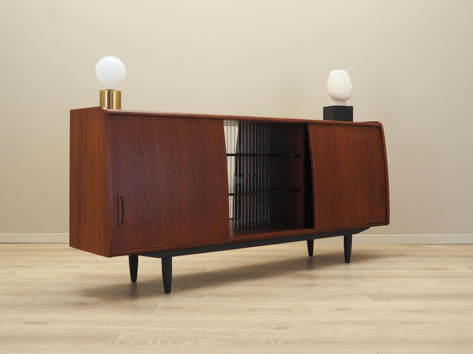 Sideboard, teak pomarańczowy, Dania, lata 70. - 36770