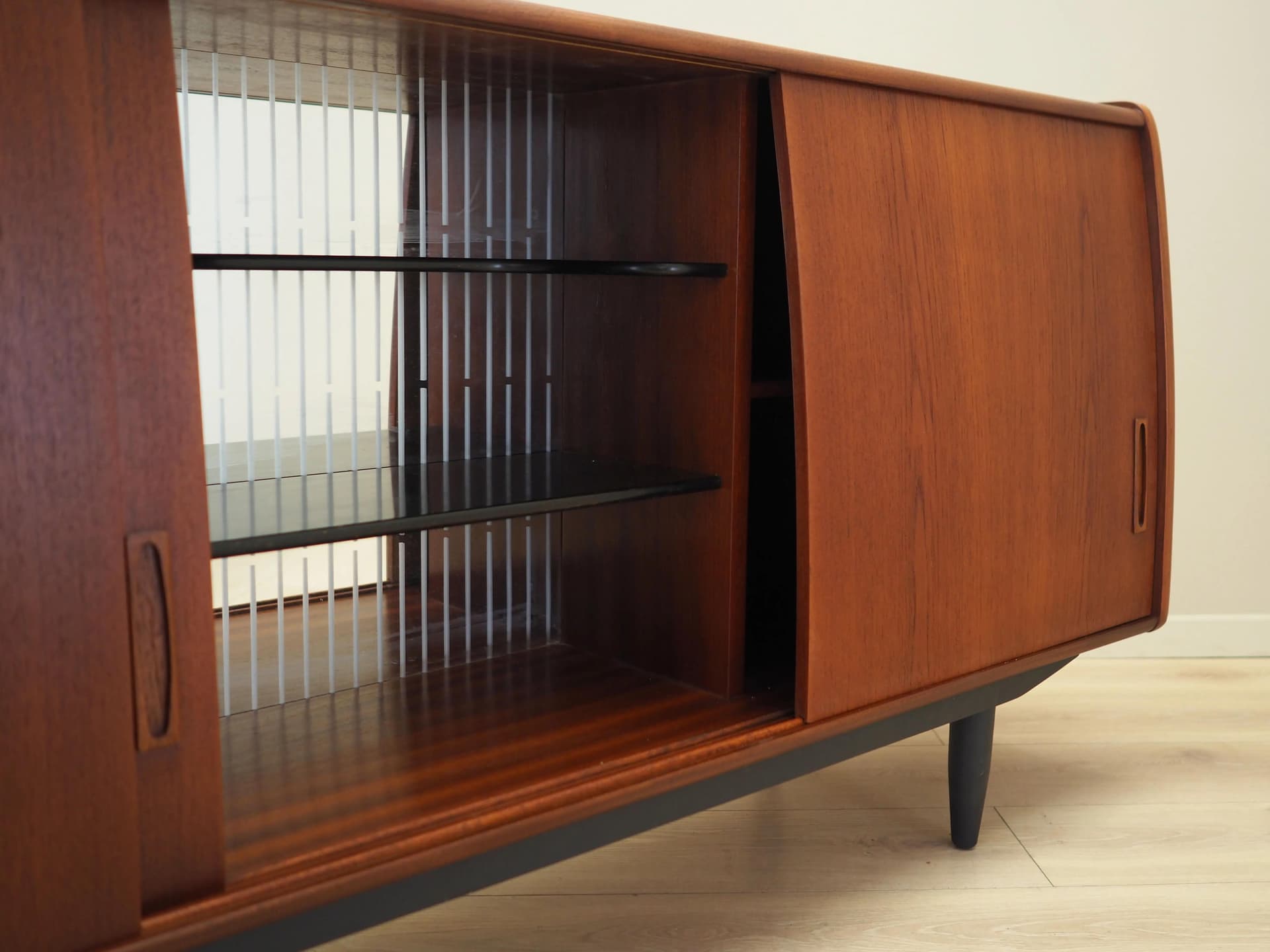 Sideboard, teak pomarańczowy, Dania, lata 70. - 36773