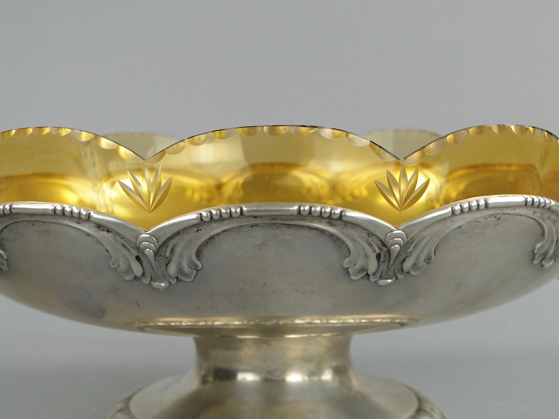 Pedestal centerpiece bowl with handles, golden brass, amber glass, Frantisek Bibus & Son, Czechoslovakia, 1920s. - 36899
