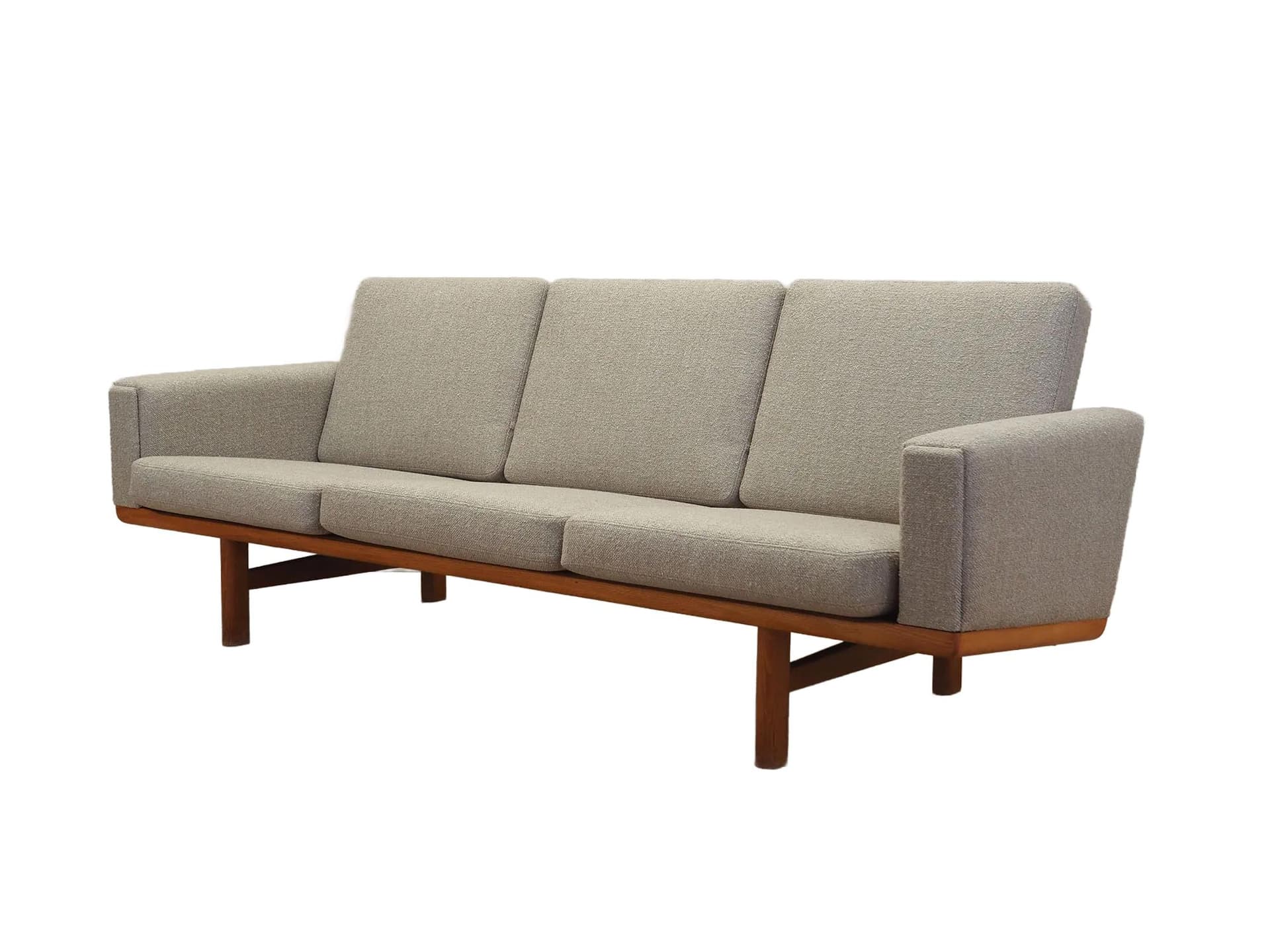 Sofa GE-236, boucle szary, jesion, proj. H. J. Wegner, Getama, Dania, lata 60.