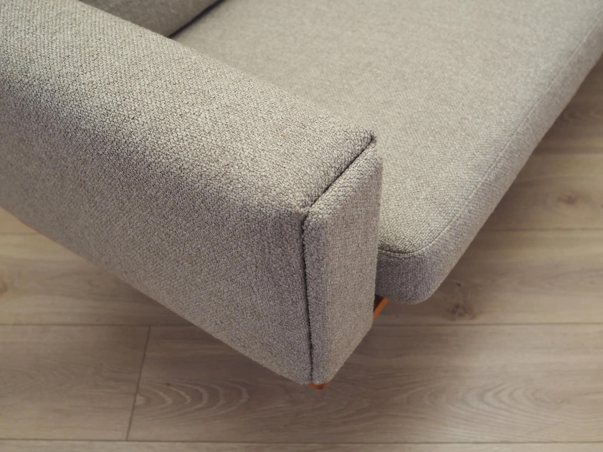 Sofa GE-236, boucle szary, jesion, proj. H. J. Wegner, Getama, Dania, lata 60. - 36954