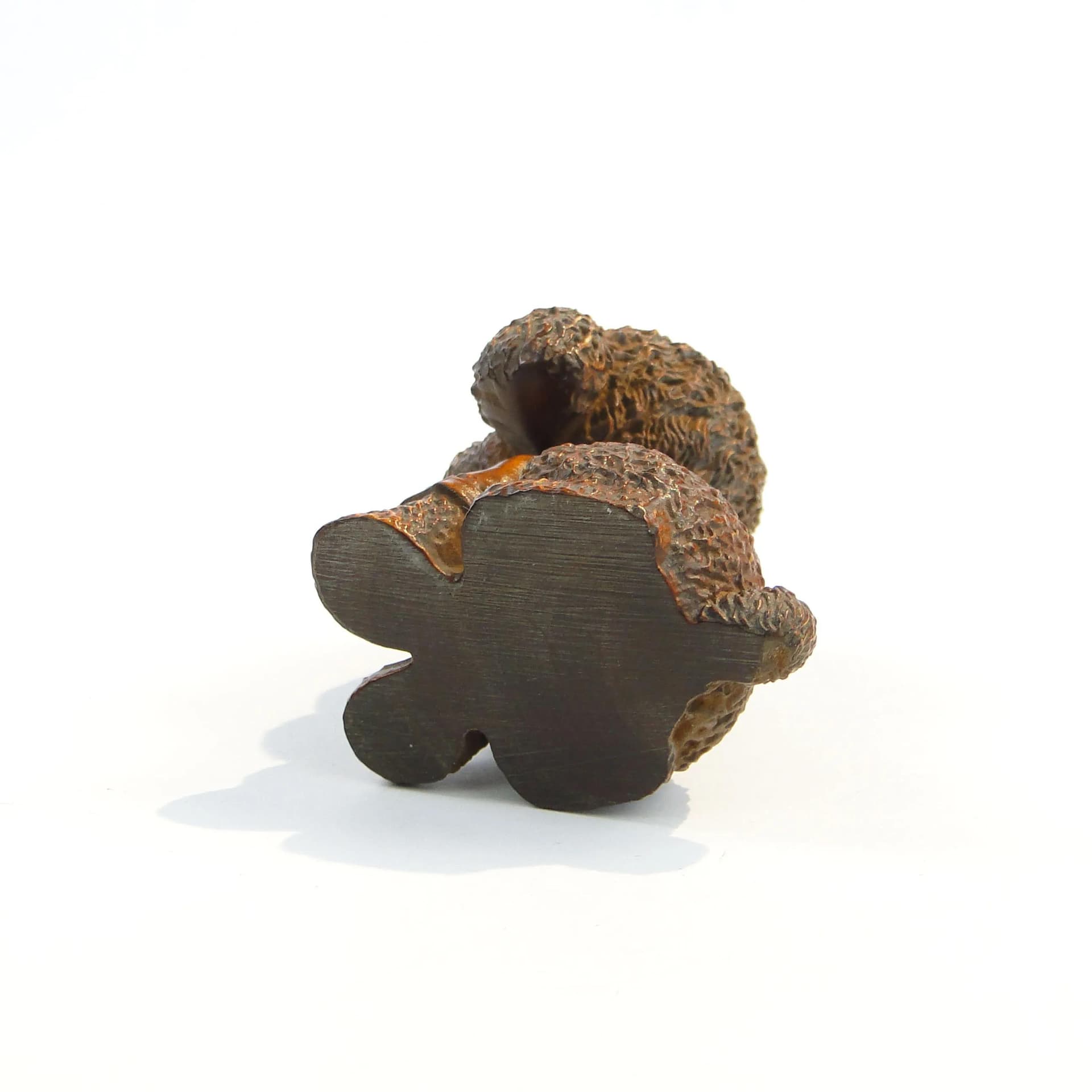 Rzeźba kameralna, miniatura szczeniaka, bukszpan japoński ciemnobrązowy, Japonia, lata 90. - 37100