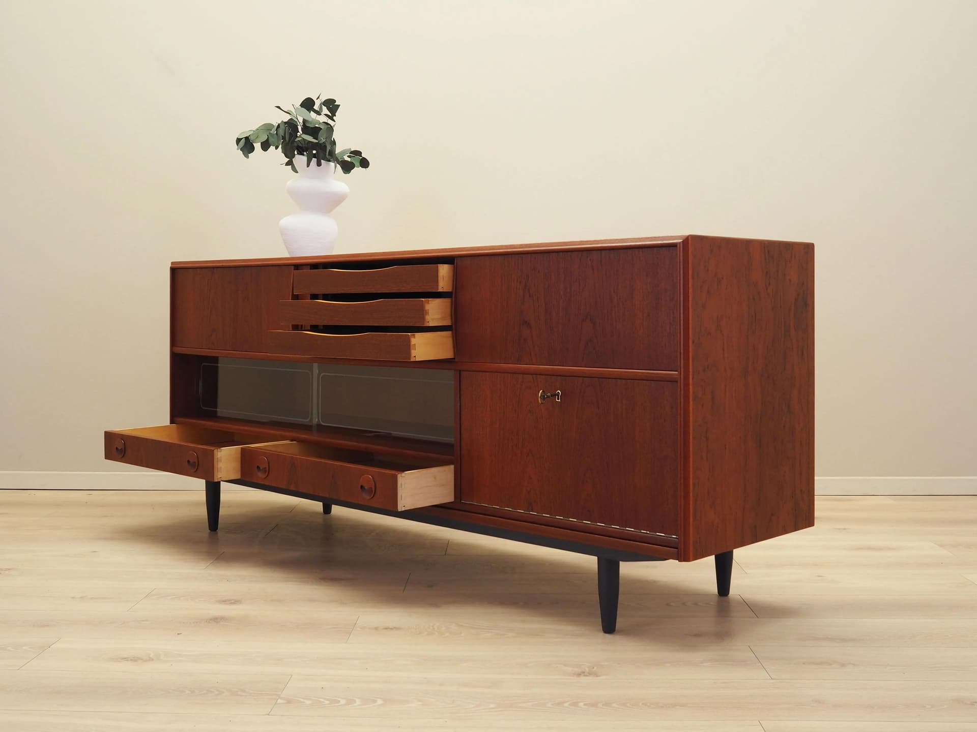 Sideboard, teak pomarańczowy, Dania, lata 70. - 36938