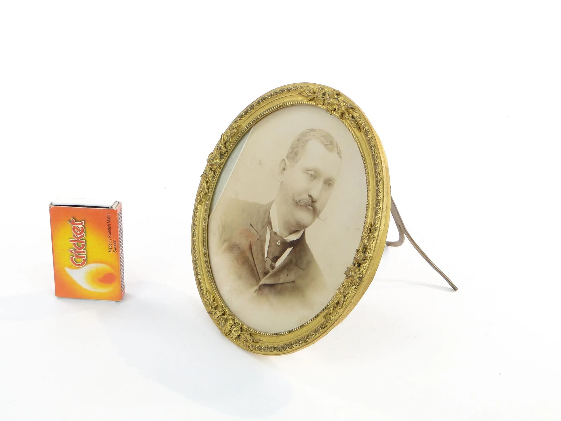 Ramka na zdjęcie okrągła, Napoleon III, brąz złocony złoty, Francja, XIX w. - 37063