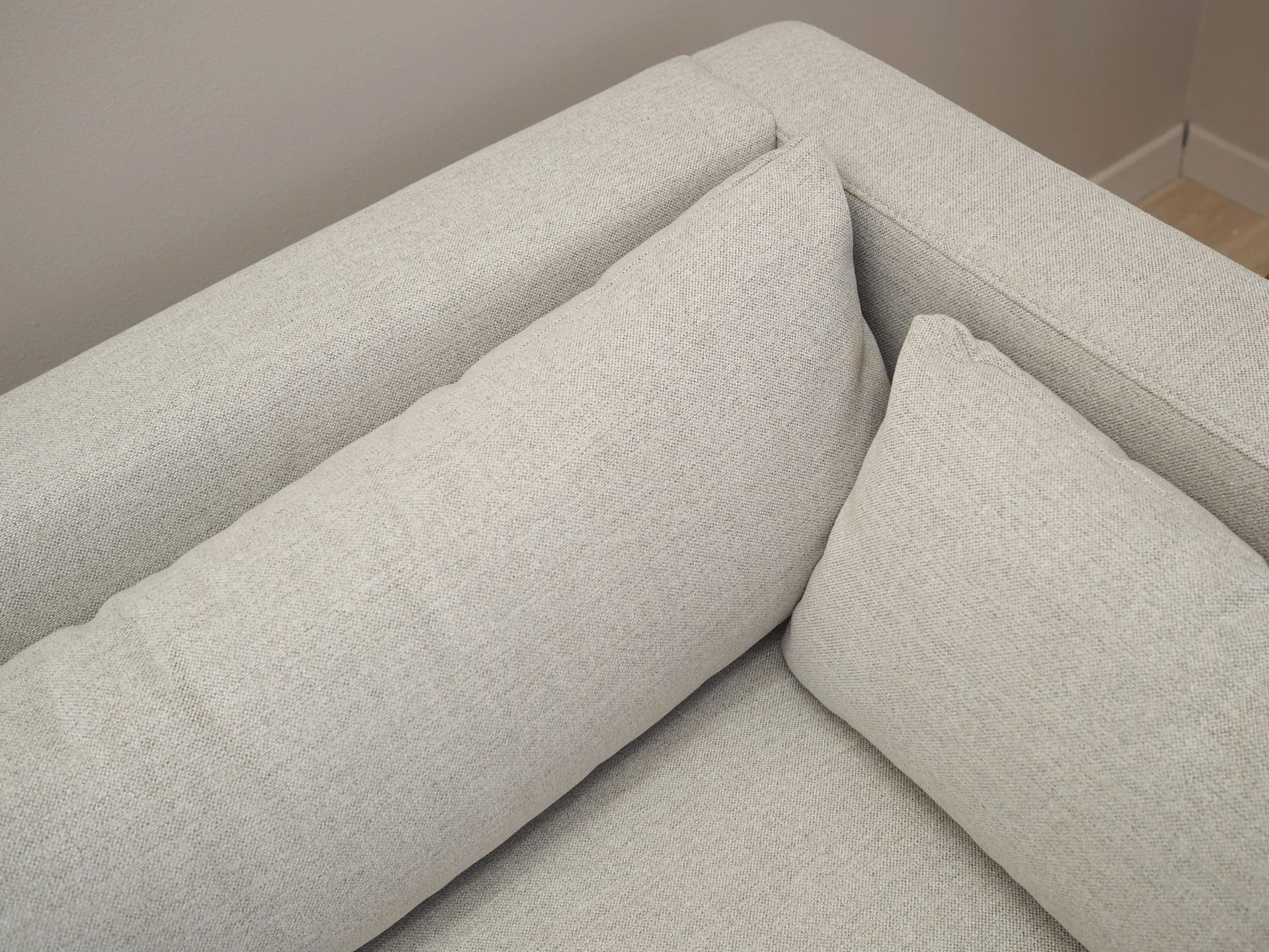 Sofa, skandynawski design, tkanina szara, drewno, Dania, lata 2000 - 37355