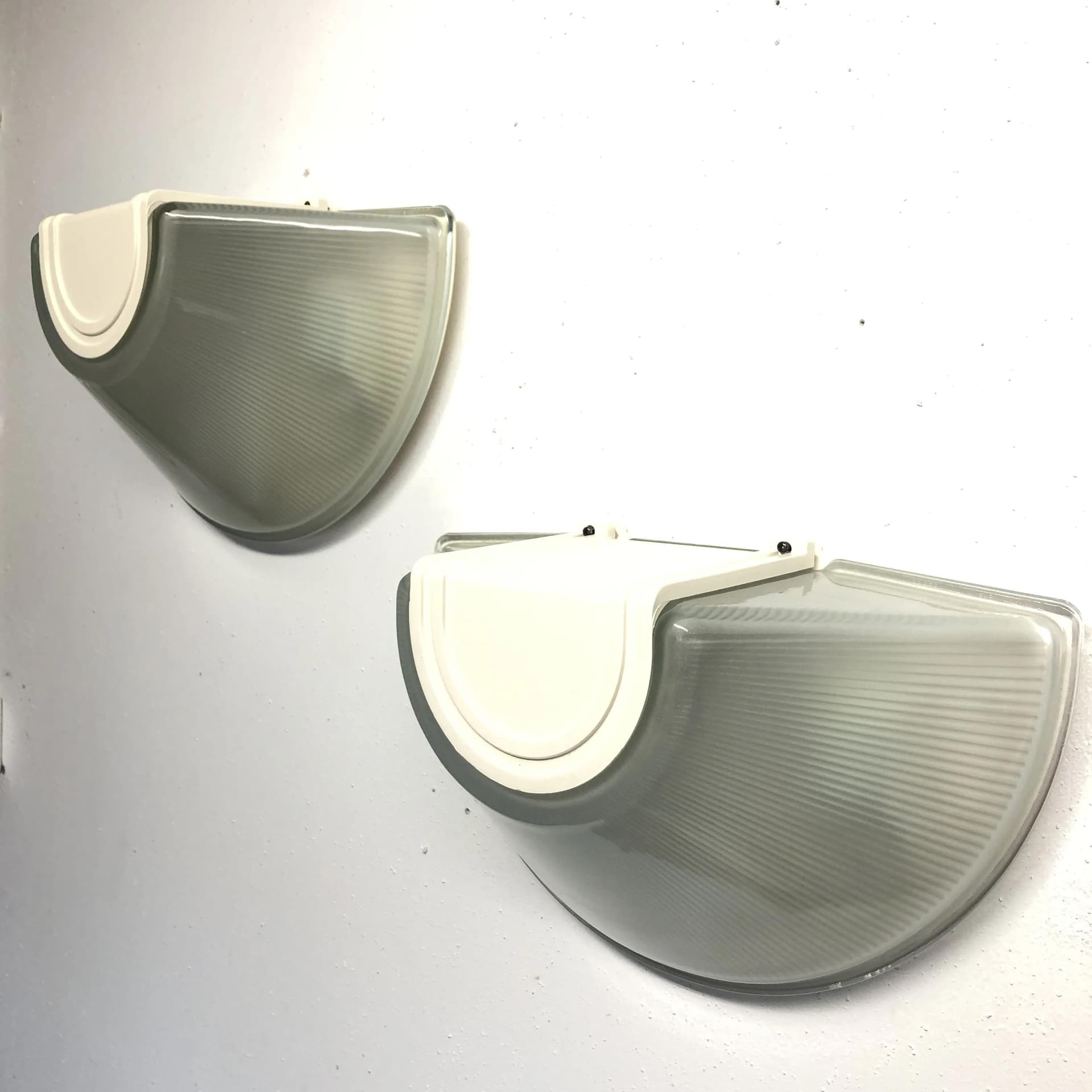 Pair of wall sconces, Prisma, grey glass, Italy, 1990s. - 37387