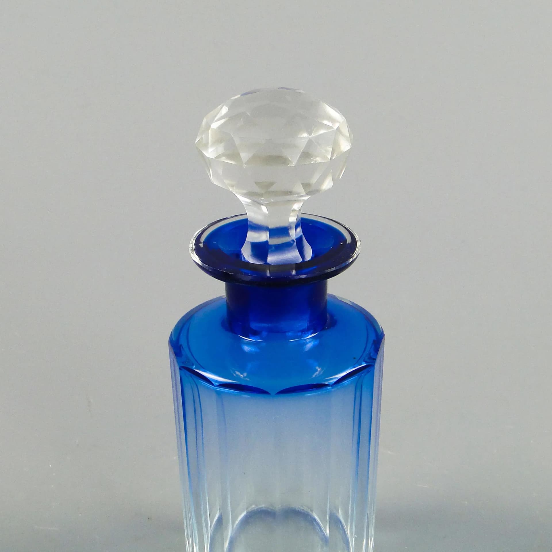 Flakon secesyjny, kryształ niebieski, Moser, Czechosłowacja, początek XX w. - 37395