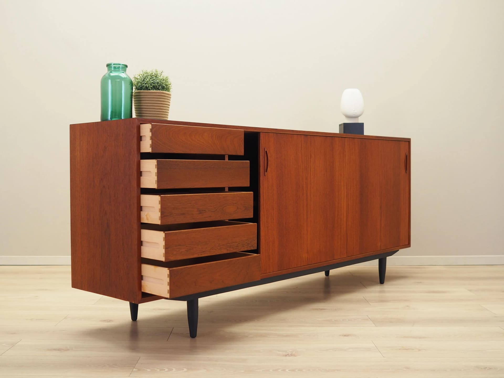 Sideboard, teak pomarańczowy, drewno czarny, Dania, lata 70. - 37428