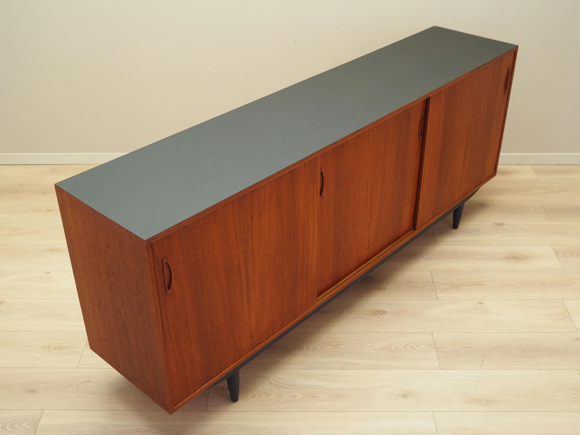 Sideboard, teak pomarańczowy, drewno czarny, Dania, lata 70. - 37429