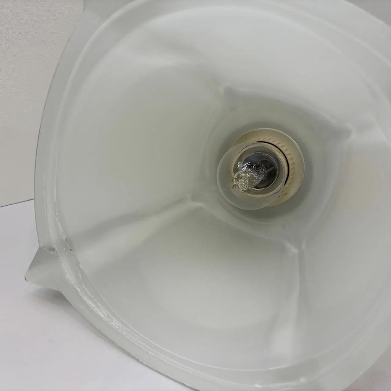 Lampa wisząca Alfa, szkło beżowe, stal polerowana, Polska, lata 90. - 37664