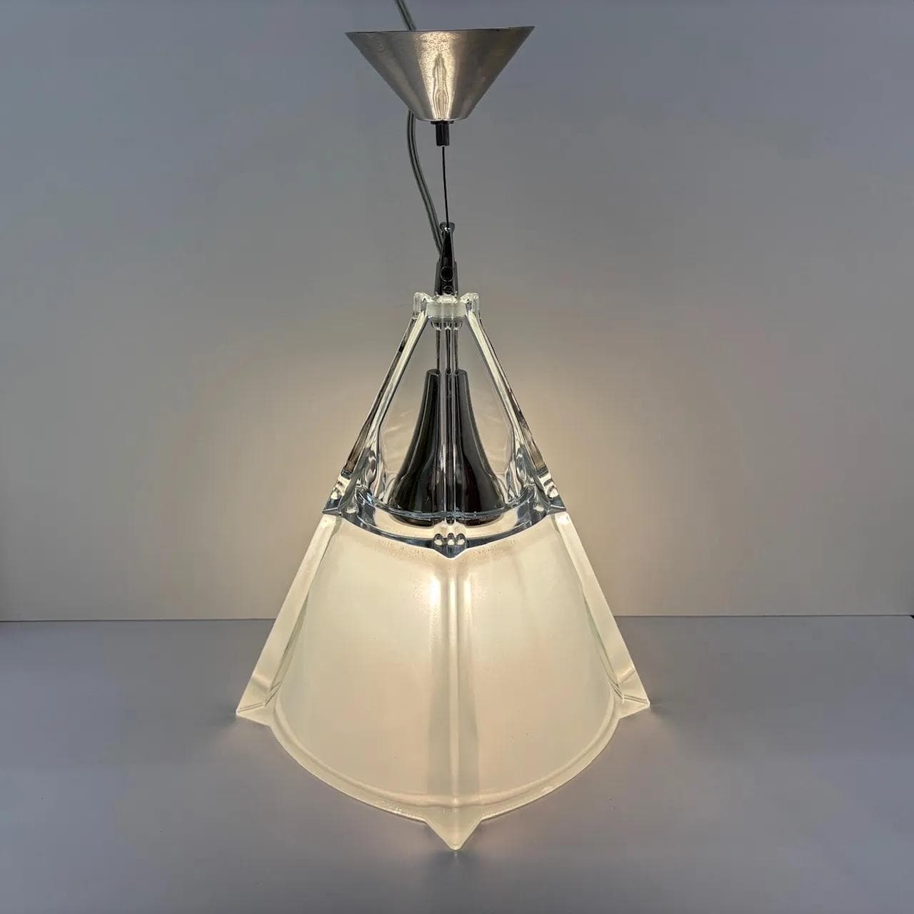 Lampa wisząca Alfa, szkło beżowe, stal polerowana, Polska, lata 90. - 37667