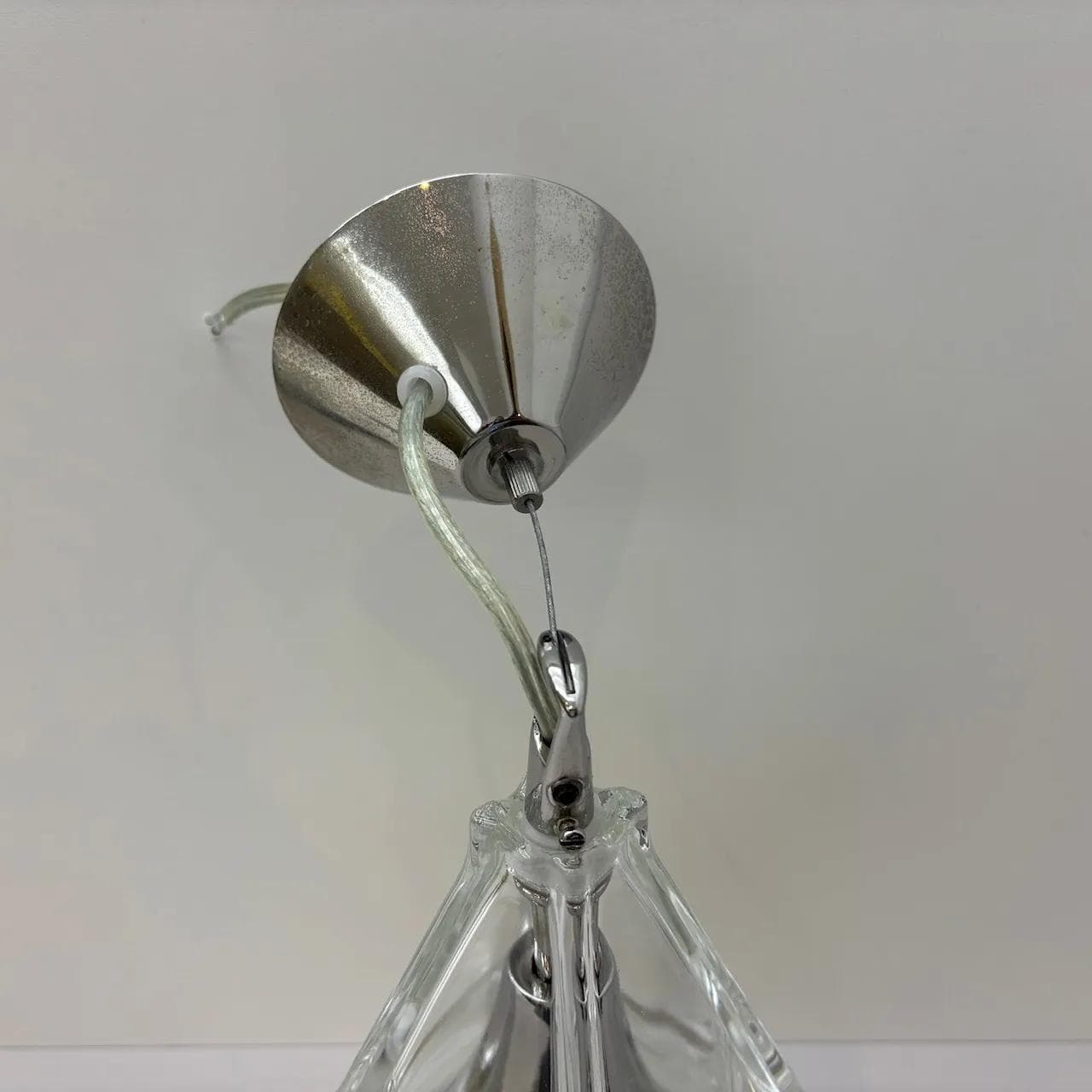 Lampa wisząca Alfa, szkło beżowe, stal polerowana, Polska, lata 90. - 37669