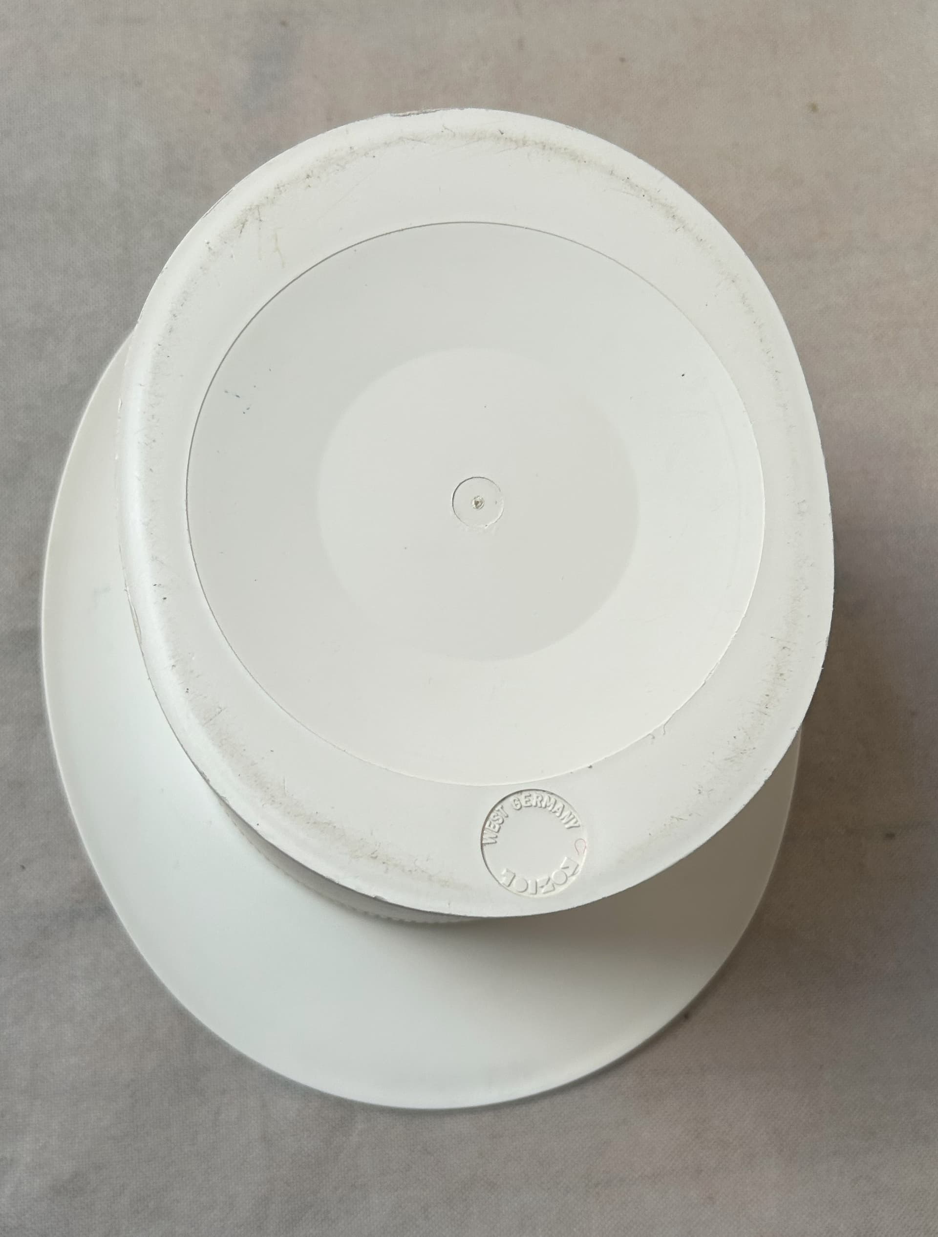 Cylindrical container, white plastic, Koziol, Germany, 1980s. - 4150