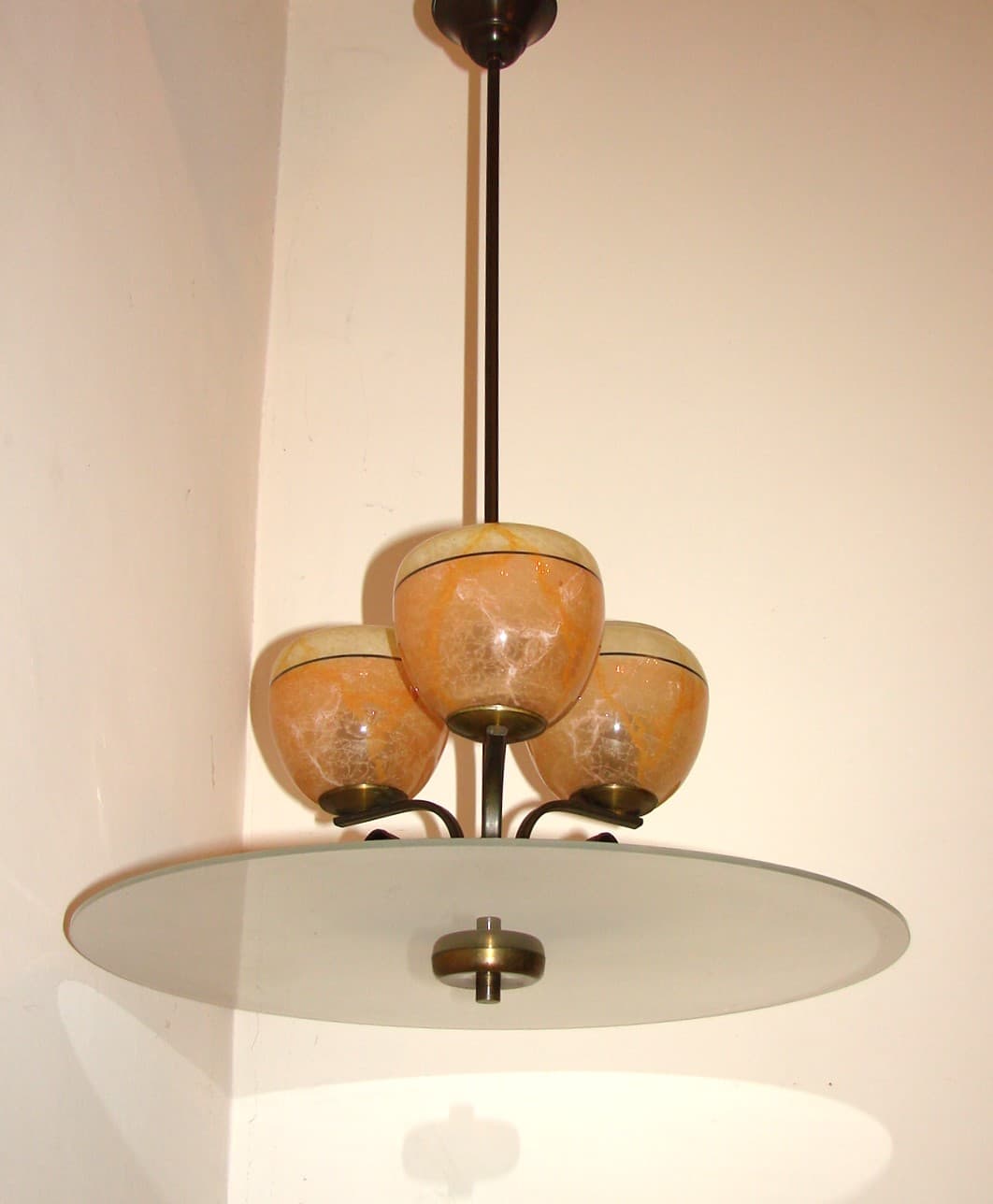 Żyrandol Art Deco, pomarańczowy, mosiądz, szkło, lata 30. - 37712