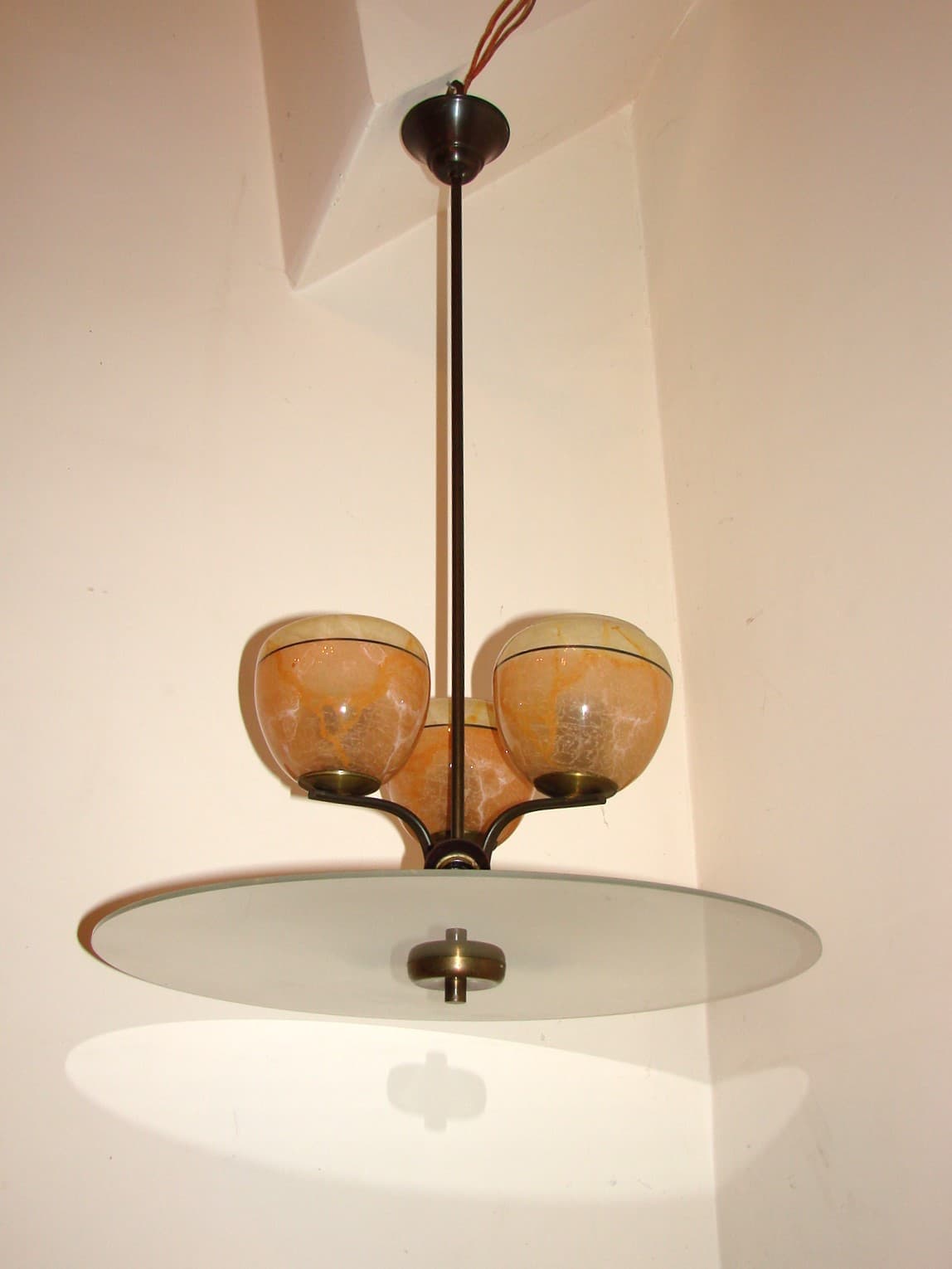 Żyrandol Art Deco, pomarańczowy, mosiądz, szkło, lata 30. - 37714