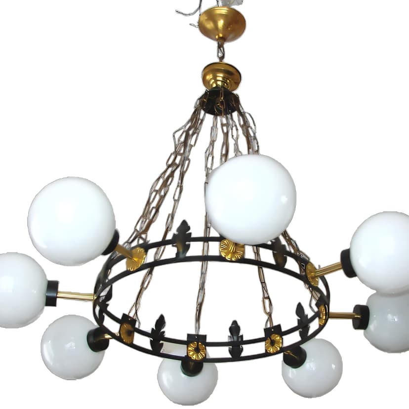 Żyrandol Mid Century, mosiądz złoty, szkło białe, lata 50.