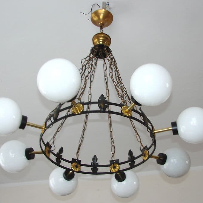 Żyrandol Mid Century, mosiądz złoty, szkło białe, lata 50. - 37830