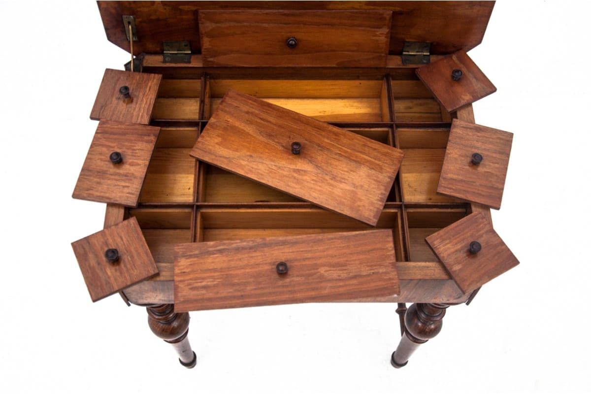 Stolik niciak, brązowy, orzech, Europa Północna, XIX w. - 60895