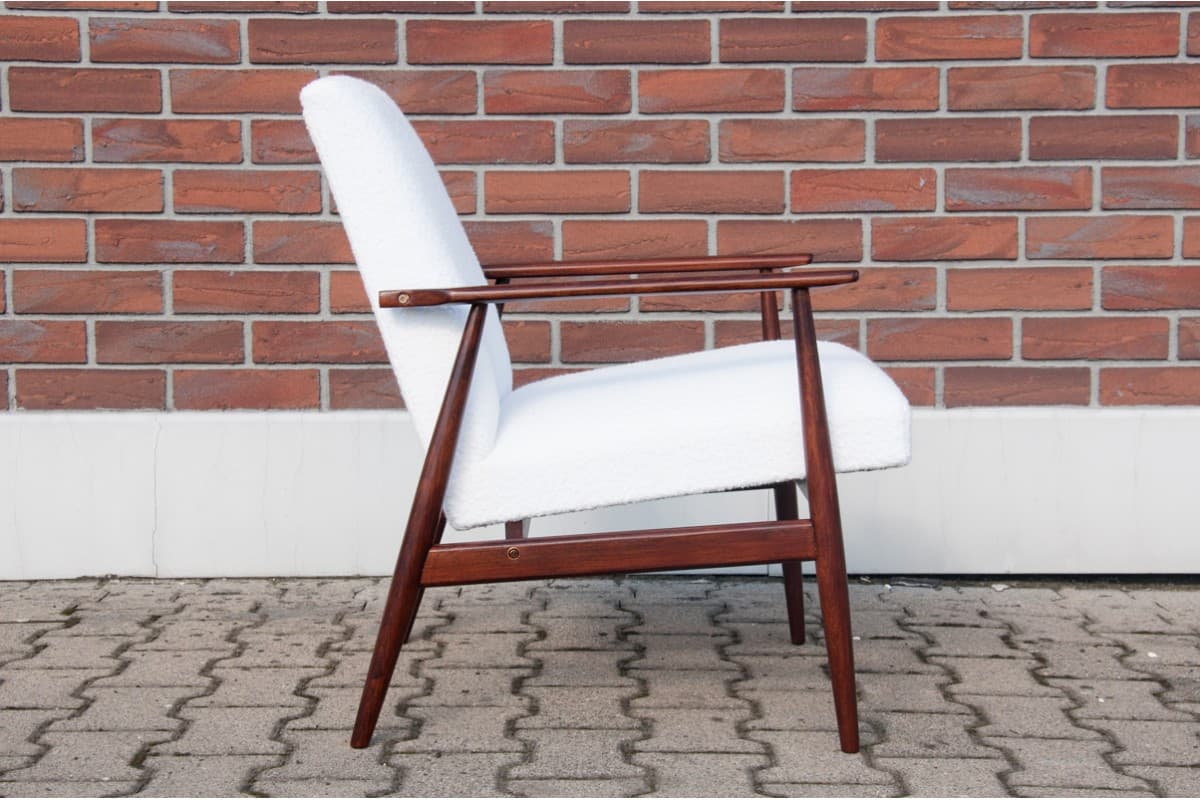 Białe fotele Lisek 300-190, proj. H. Lis, Polska, lata 60. - 46251