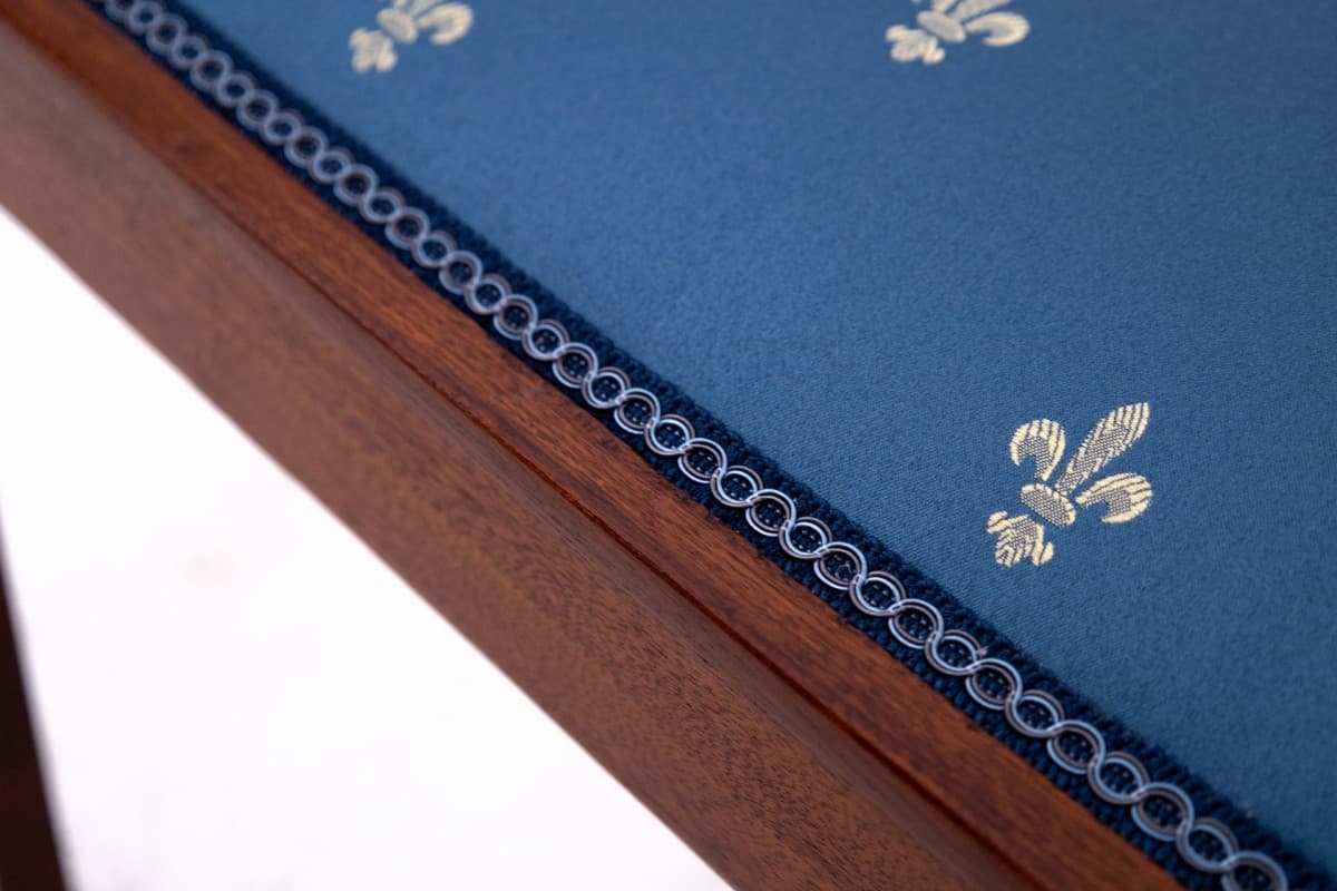 Ławka wiktoriańska, niebieska tapicerka, orzech, Europa Zachodnia, początek XX w. - 67137