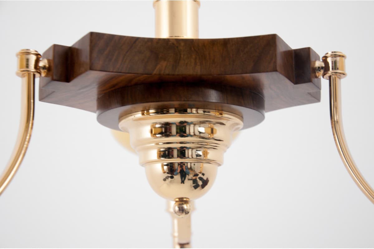 Żyrandol trójramienny Art Deco, złoty, orzech, szkło, Polska, lata 60. - 76679