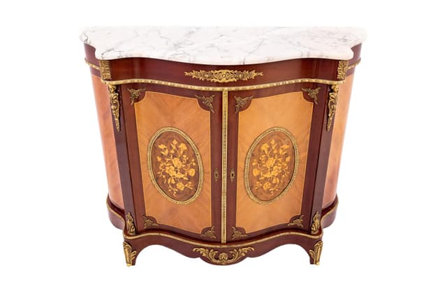 Komoda w stylu Ludwika, brąz, drewno, marmur biały, Europa Zachodnia, pierwsza połowa XX wieku - WYMIARY