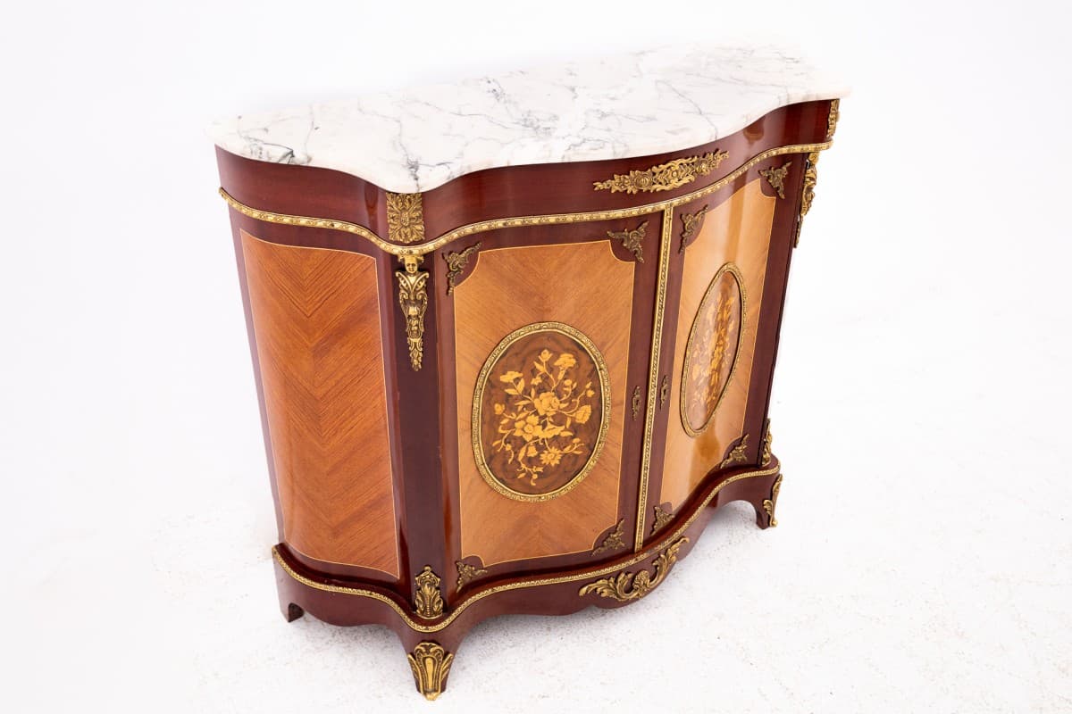 Komoda w stylu Ludwika, brąz, drewno, marmur biały, Europa Zachodnia, pierwsza połowa XX wieku - 77015