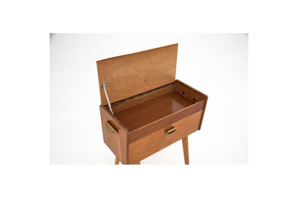 Stolik pomocniczy, niciak, drewno jasnobrązowe, Polska, lata 70. - 77649