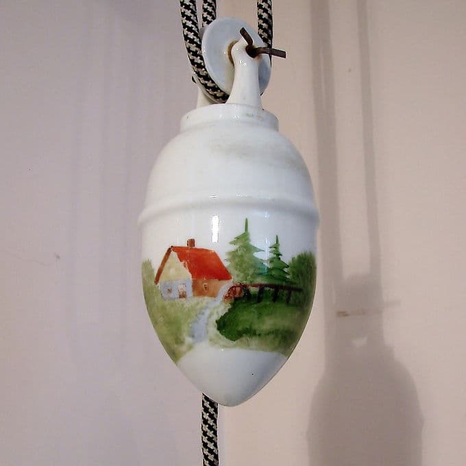 Biała emaliowana lampa wisząca z przeciwwagą, modernistyczna, Europa, lata 30. - 38790