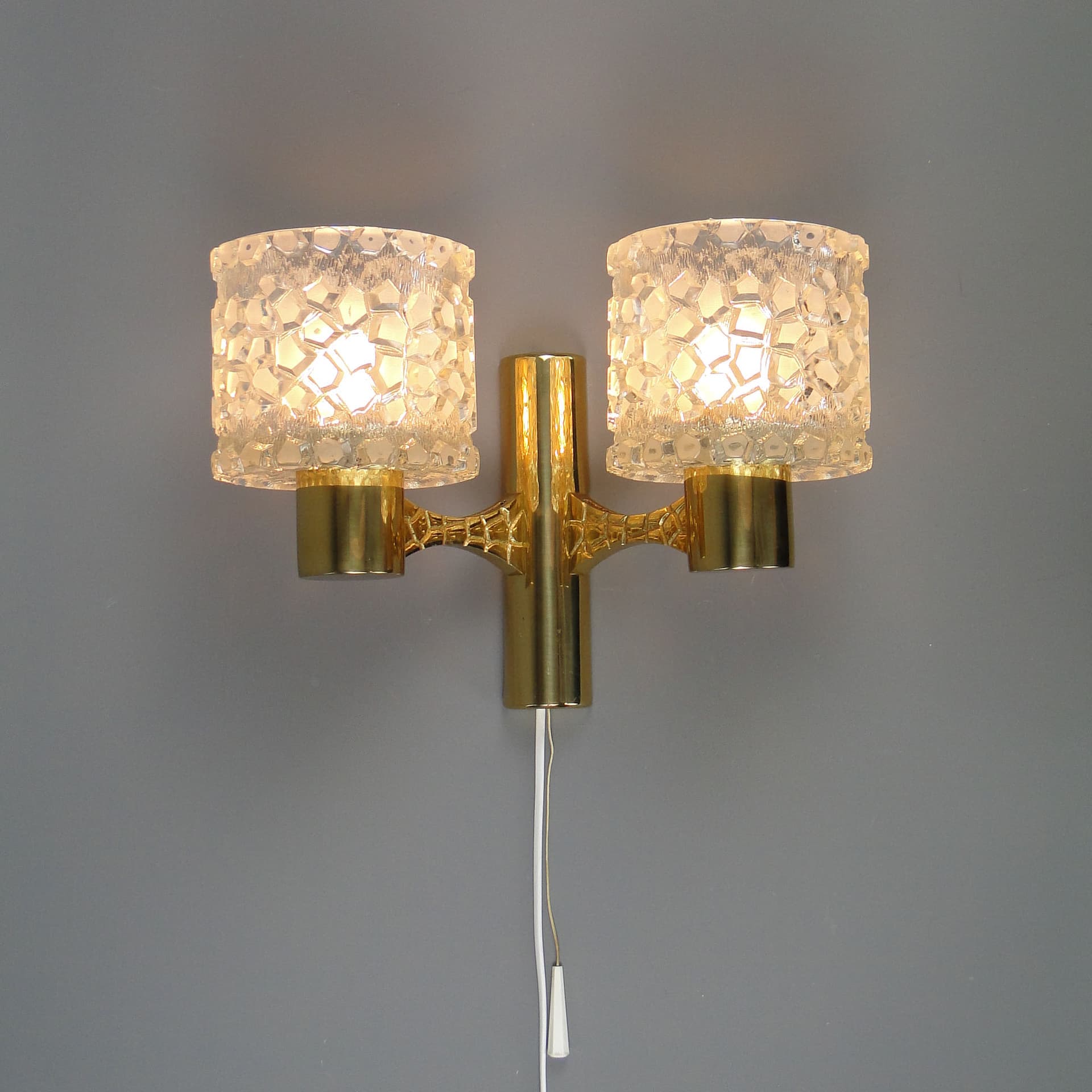 Kinkiet, mosiądz złoty, szkło przezroczyste, proj. C. Fagerlund, Orrefors, Szwecja, lata 60. - 40712