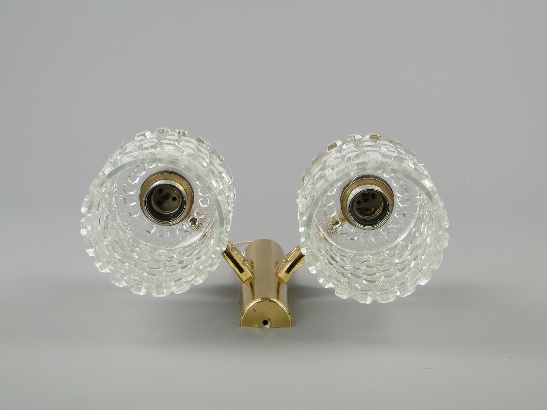 Kinkiet, mosiądz złoty, szkło przezroczyste, proj. C. Fagerlund, Orrefors, Szwecja, lata 60. - 40710