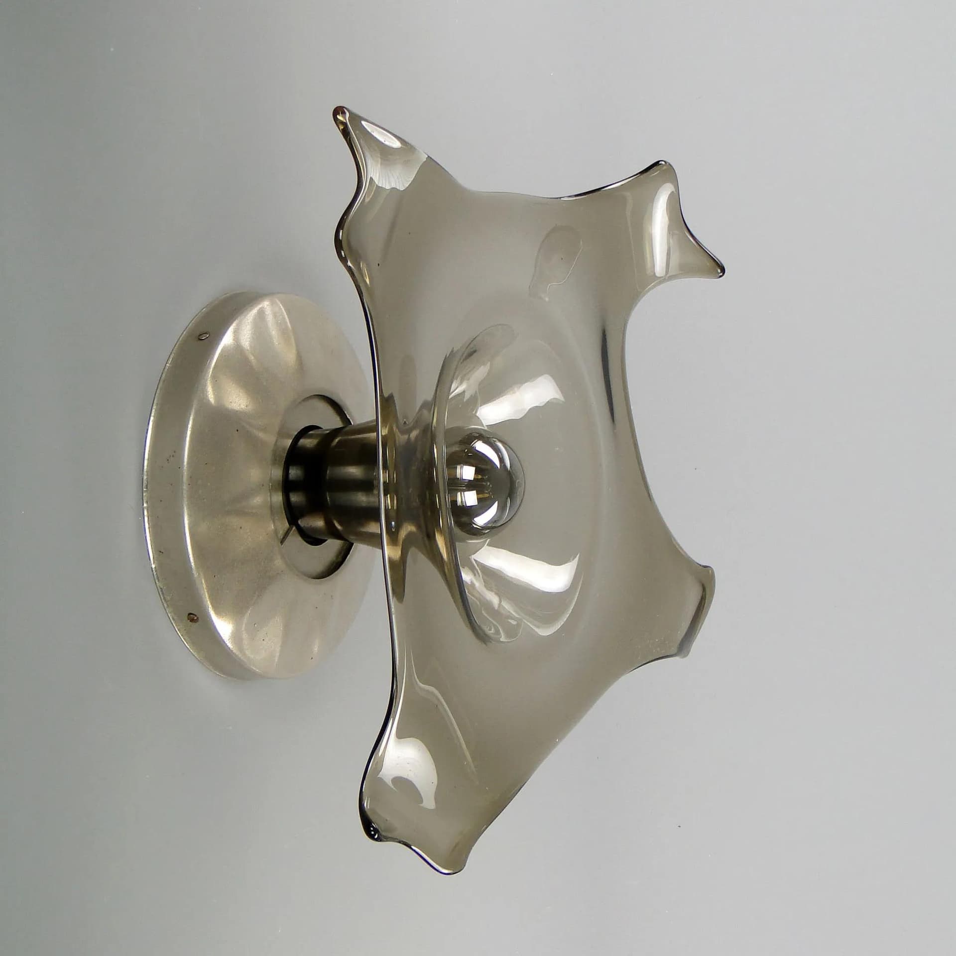 Plafon modernistyczny, szkło grafitowe, metal niklowany, Polam, Polska, lata 60. - 40700