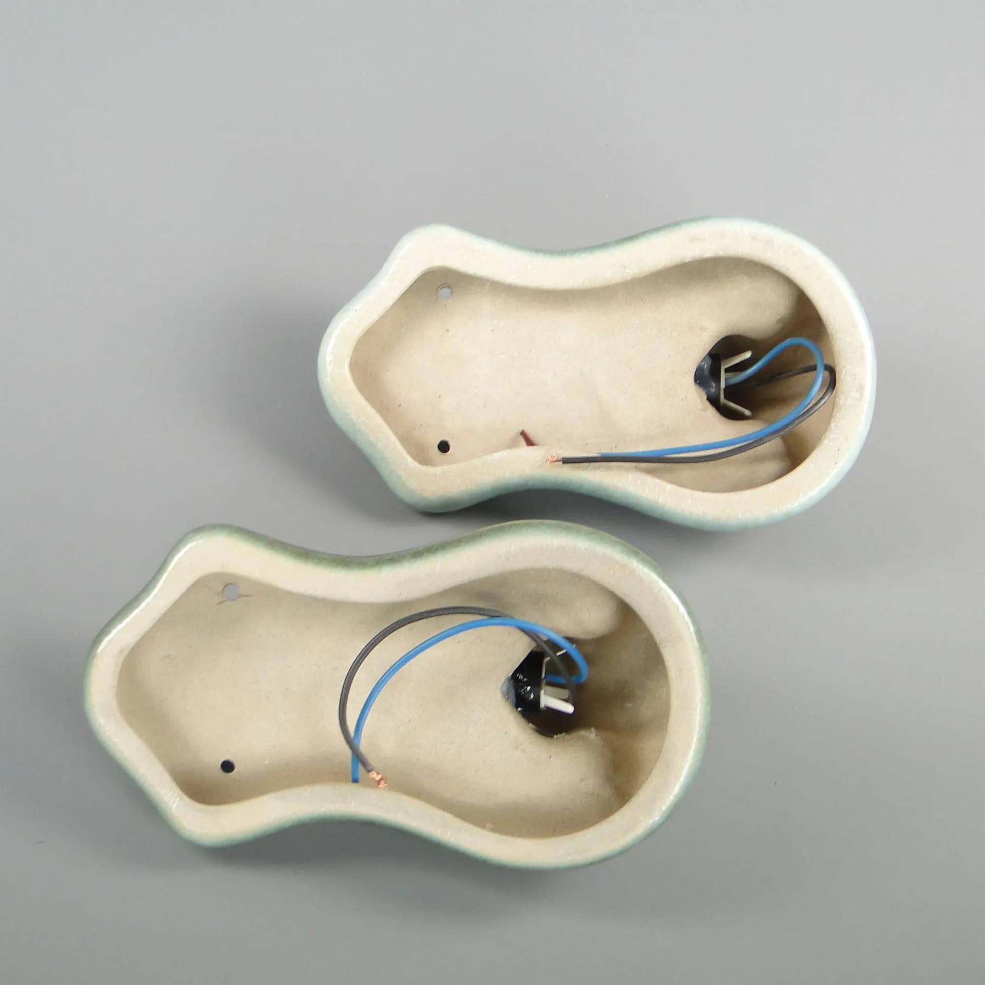 Para kinkietów, ceramika zielony cieniowany, Hiszpania, lata 80. - 40689