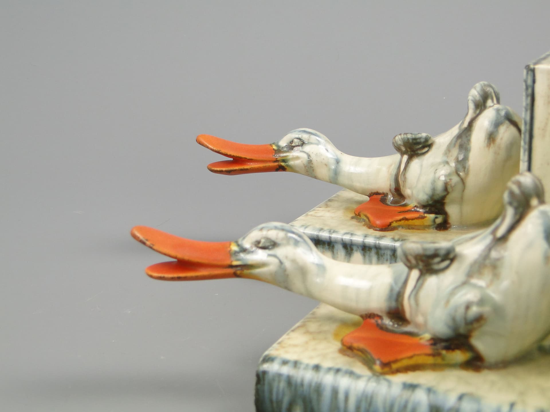 Para podpórek do książek Art déco, ceramika ivory white, proj. D. Urbach, Czechy, lata 30. - 40683