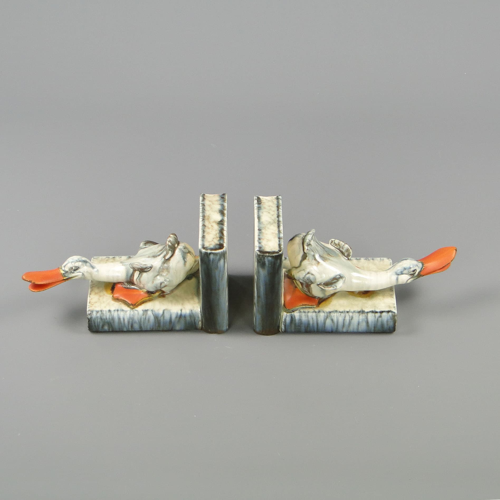 Para podpórek do książek Art déco, ceramika ivory white, proj. D. Urbach, Czechy, lata 30. - 40679