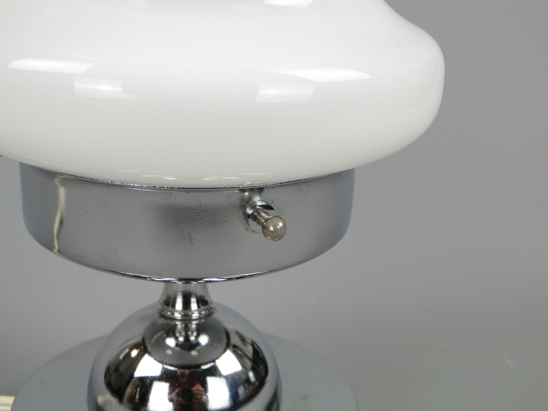 Lampa stołowa, szkło białe, metal chromowany, proj. C. Nason, Mazzega, Włochy, lata 60. - 40655