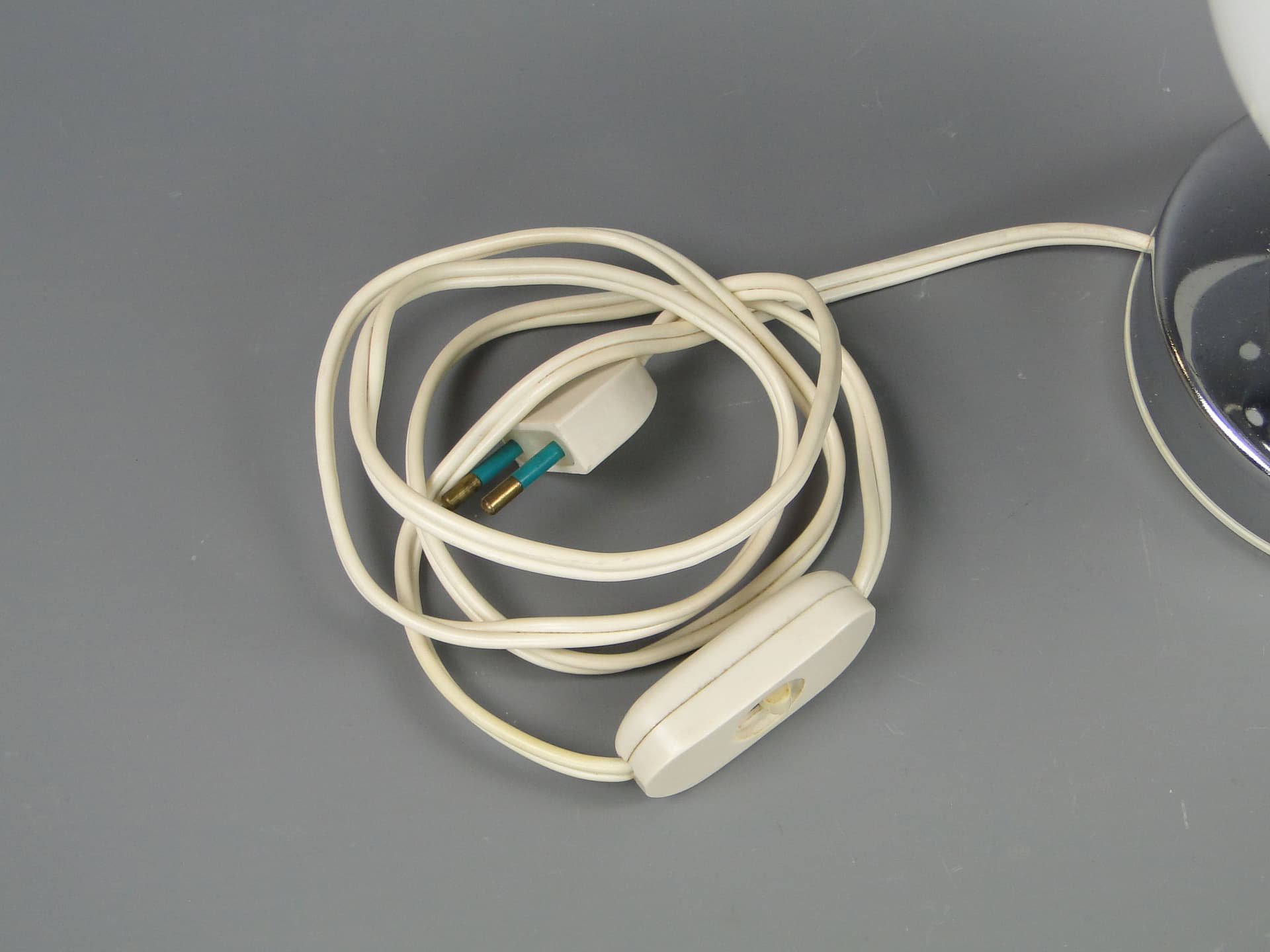 Lampa stołowa, szkło białe, metal chromowany, proj. C. Nason, Mazzega, Włochy, lata 60. - 40652