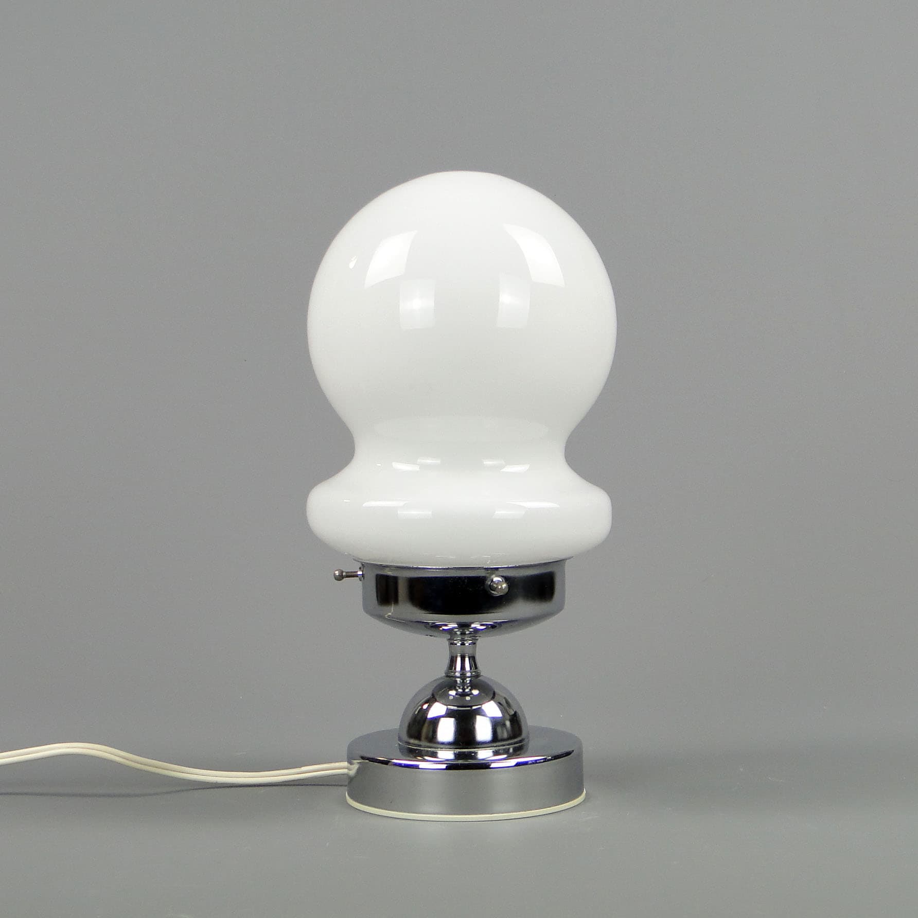 Lampa stołowa, szkło białe, metal chromowany, proj. C. Nason, Mazzega, Włochy, lata 60. - 40653