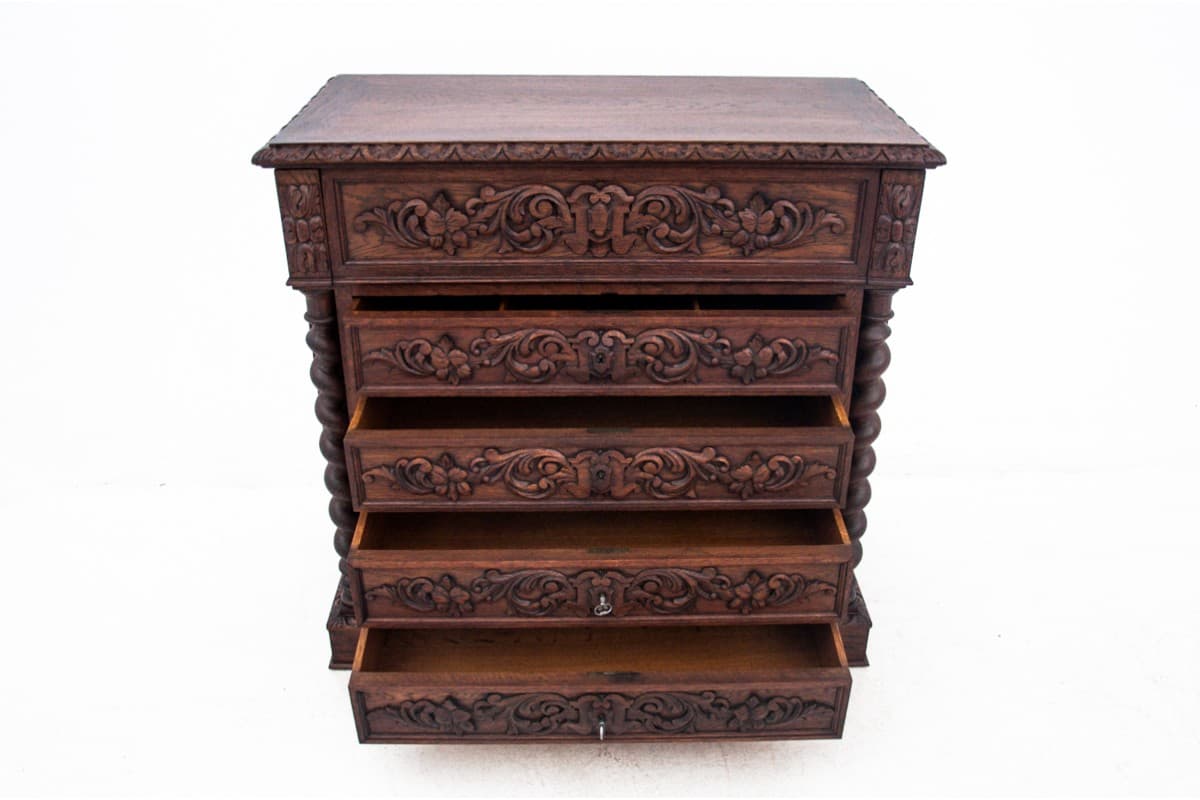 Neo-Renaissance Chest of Drawers, dark brown oak, France, 19th c. - 77771