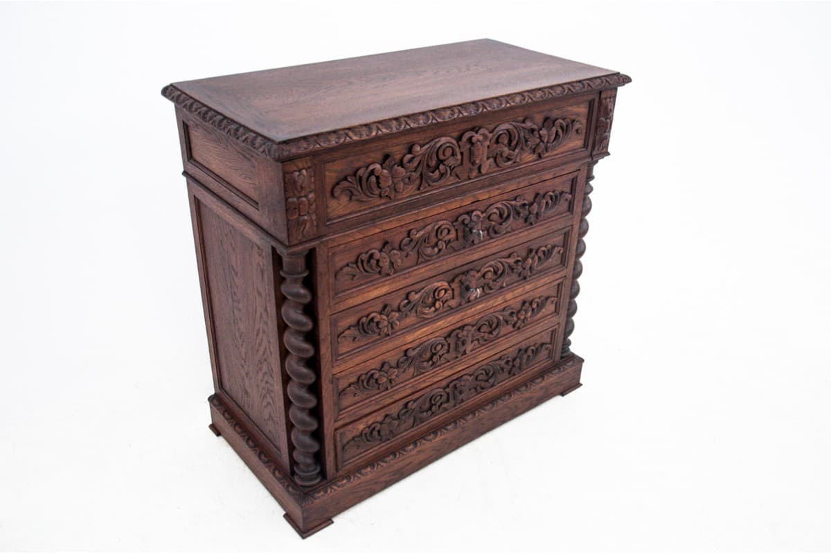Neo-Renaissance Chest of Drawers, dark brown oak, France, 19th c. - 77768