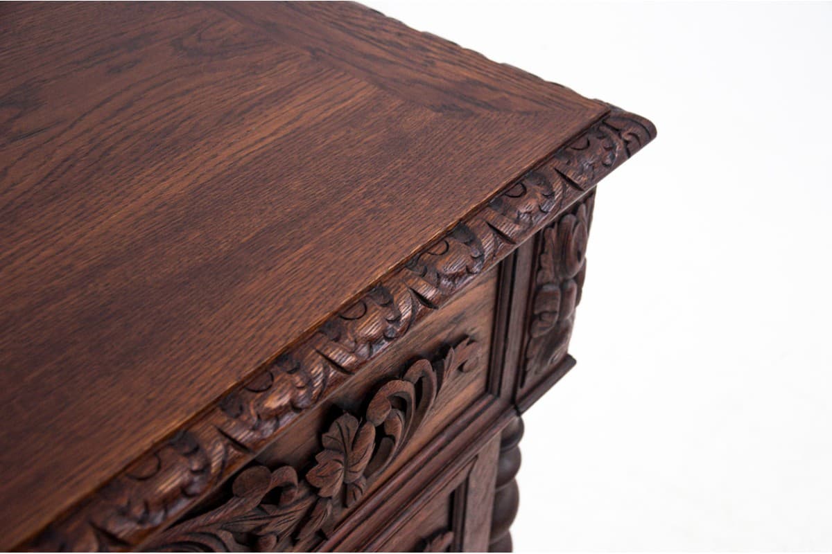 Neo-Renaissance Chest of Drawers, dark brown oak, France, 19th c. - 77773