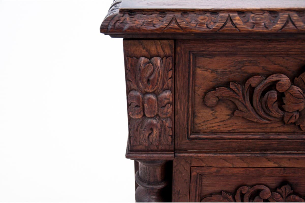 Neo-Renaissance Chest of Drawers, dark brown oak, France, 19th c. - 77775