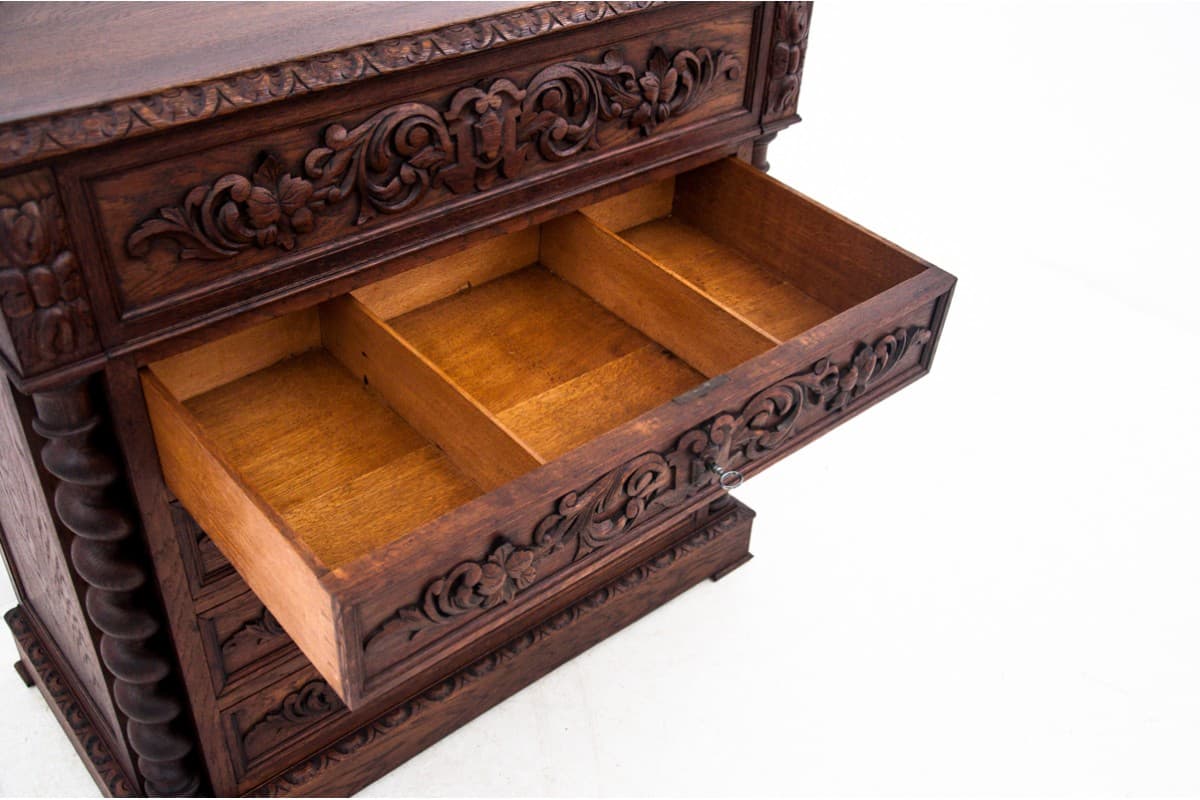 Neo-Renaissance Chest of Drawers, dark brown oak, France, 19th c. - 77772