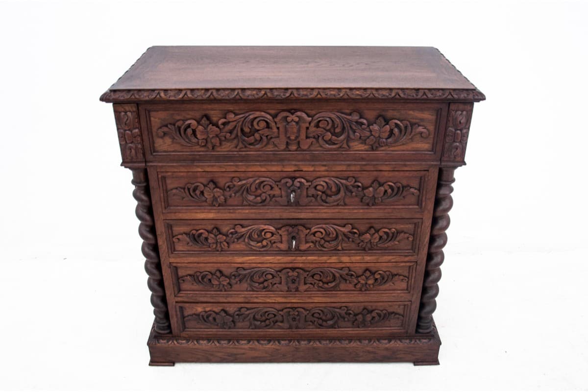 Neo-Renaissance Chest of Drawers, dark brown oak, France, 19th c. - 77769