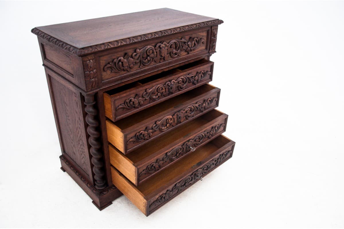 Neo-Renaissance Chest of Drawers, dark brown oak, France, 19th c. - 77770