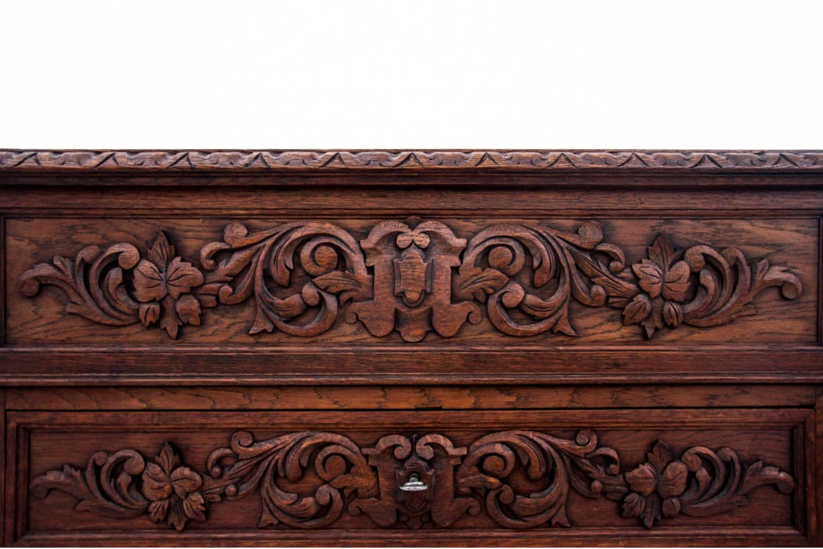Neo-Renaissance Chest of Drawers, dark brown oak, France, 19th c. - 77776