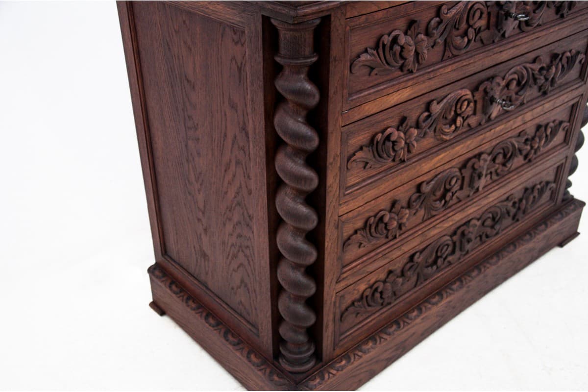 Neo-Renaissance Chest of Drawers, dark brown oak, France, 19th c. - 77777