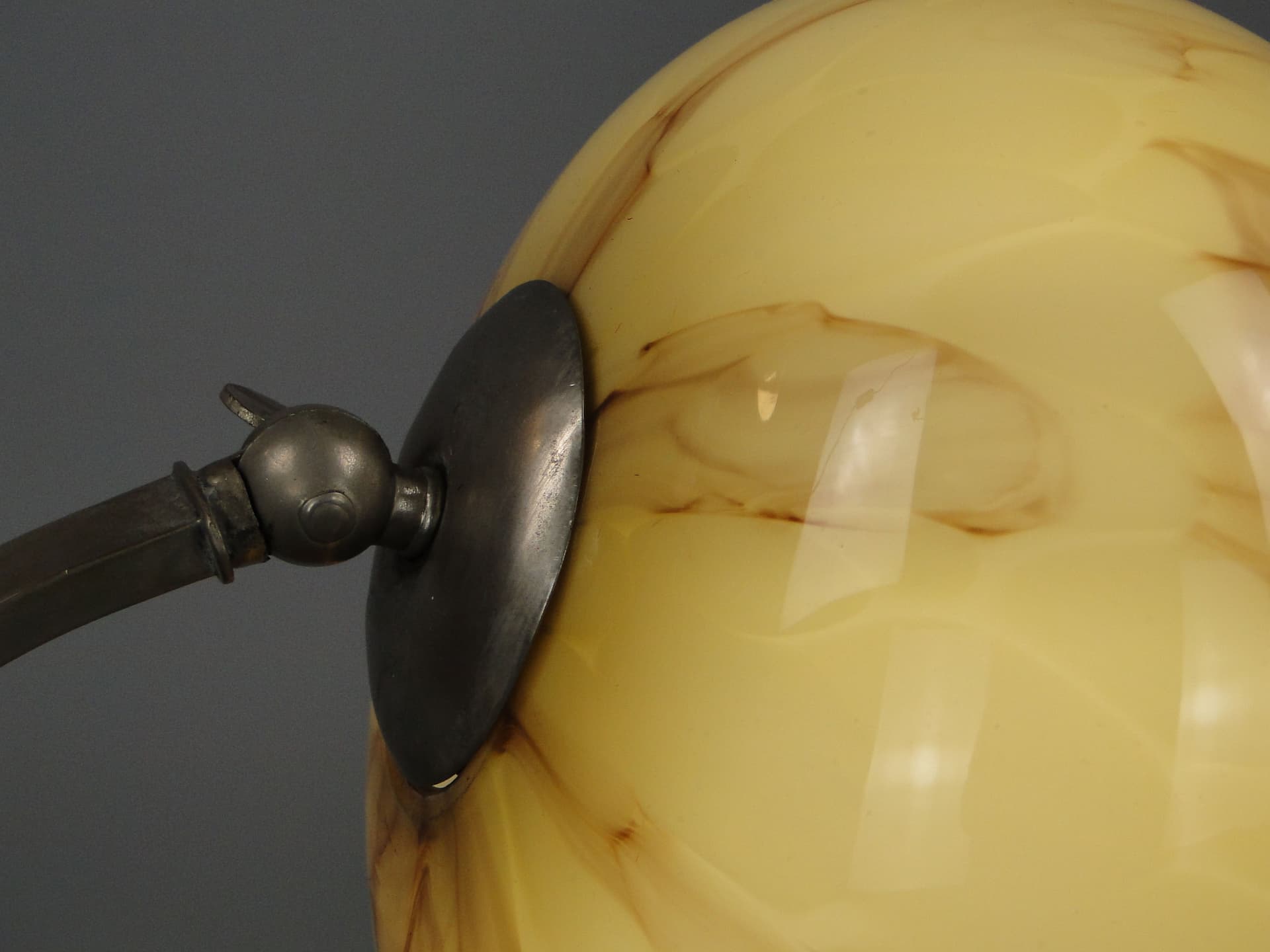 Lampa stołowa Art Deco, beżowy, mosiądz niklowany, orzech, szkło, Polska, lata 20. - 40611